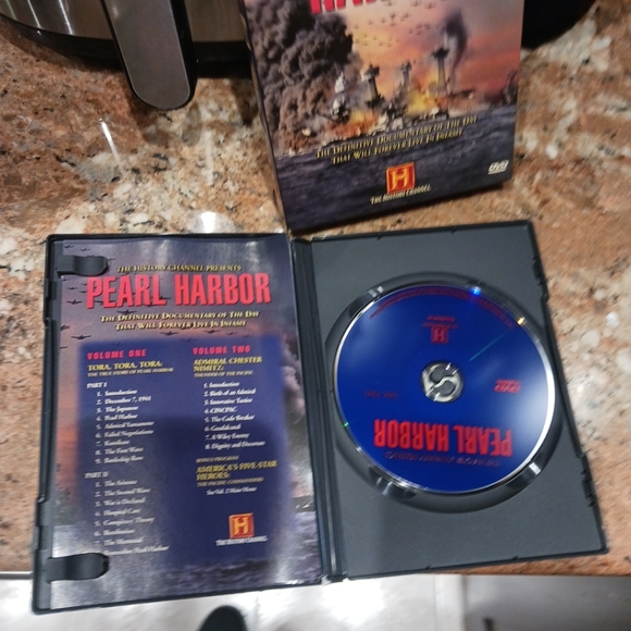The History Channel Presents- Pearl Harbor (2-Disc DVD Box Set, 2001) - Region 1 - Picture 11 of 14